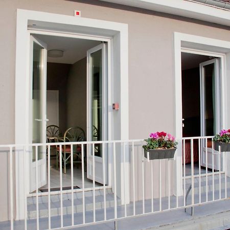 לה פורטל Hotel-Restaurant Le Flobart מראה חיצוני תמונה